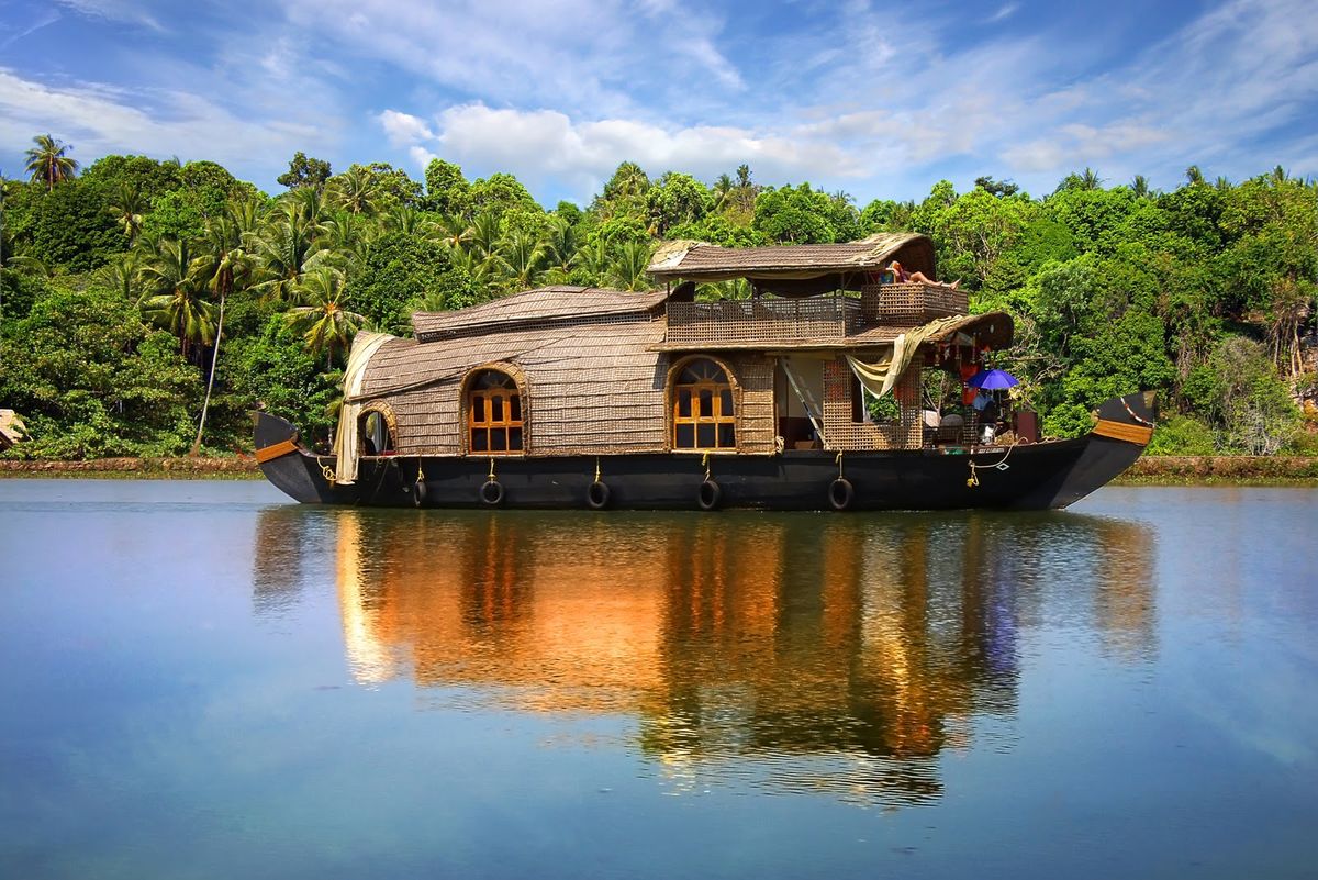 Must Visit Places in Kerala | A Listly List