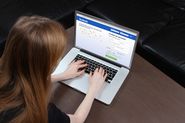 Kiedy publikować na Facebooku? Praktyka ma się nijak do teorii