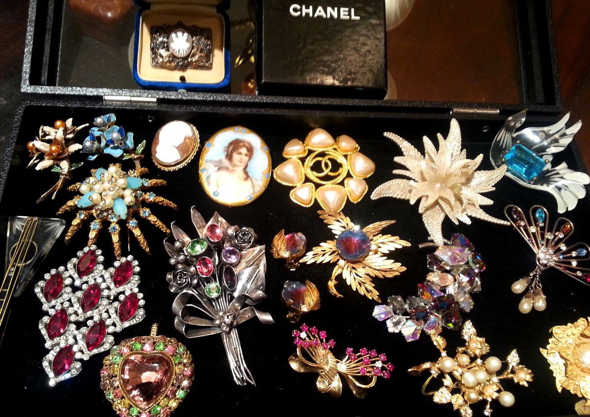 Top 5 Books on Collecting Vintage Brooches A Listly List