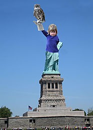 Diabolical little girl held an owl and the Internet had a Photoshop field day