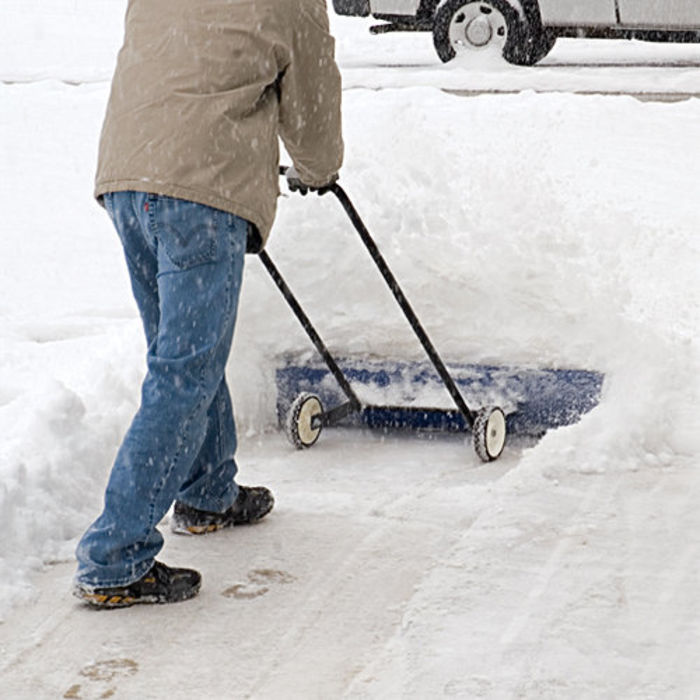 Best Heavy Duty Rolling Snow Shovel Snow Pusher Shovel with Wheels