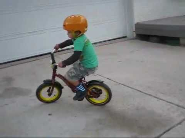 teaching kid to ride bike without training wheels